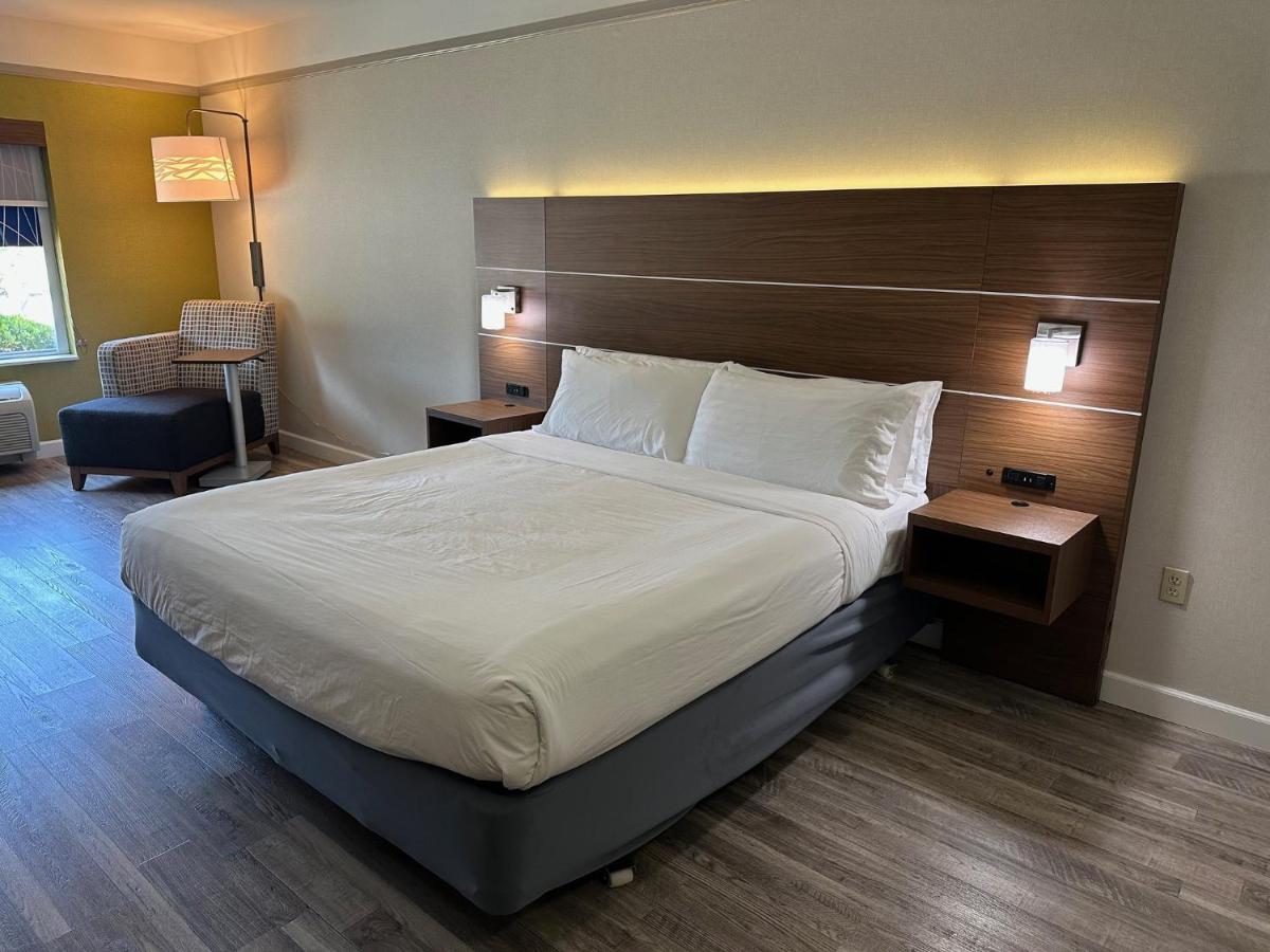 Holiday Inn Express Hotel & Suites San Dimas By Ihg Exterior photo